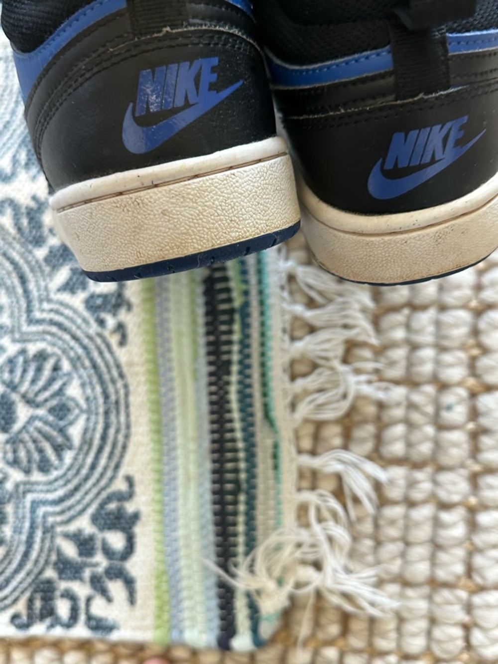 Nike shoes Court borough mid tops boys size 4.5 - Picture 6 of 15